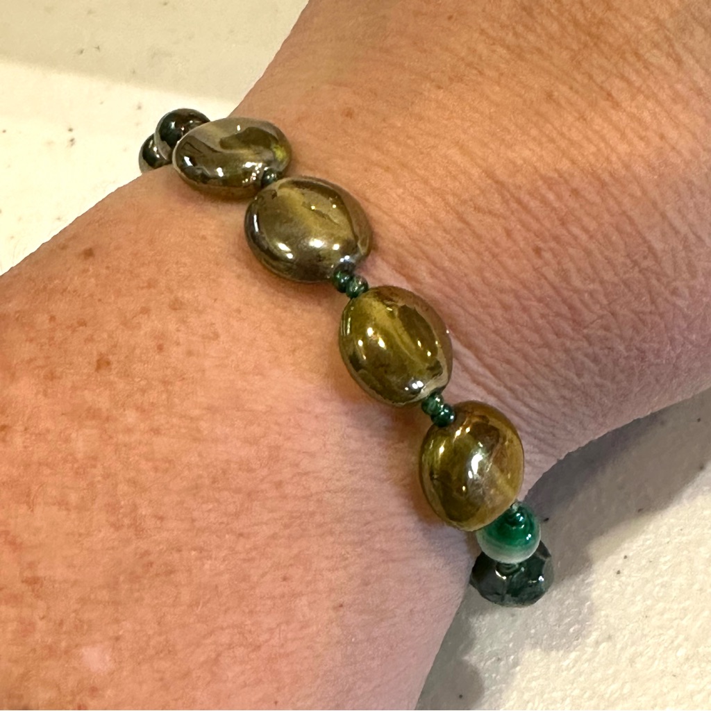 Gorgeous Shades Of Green Glass Bracelet- Stretch 20$